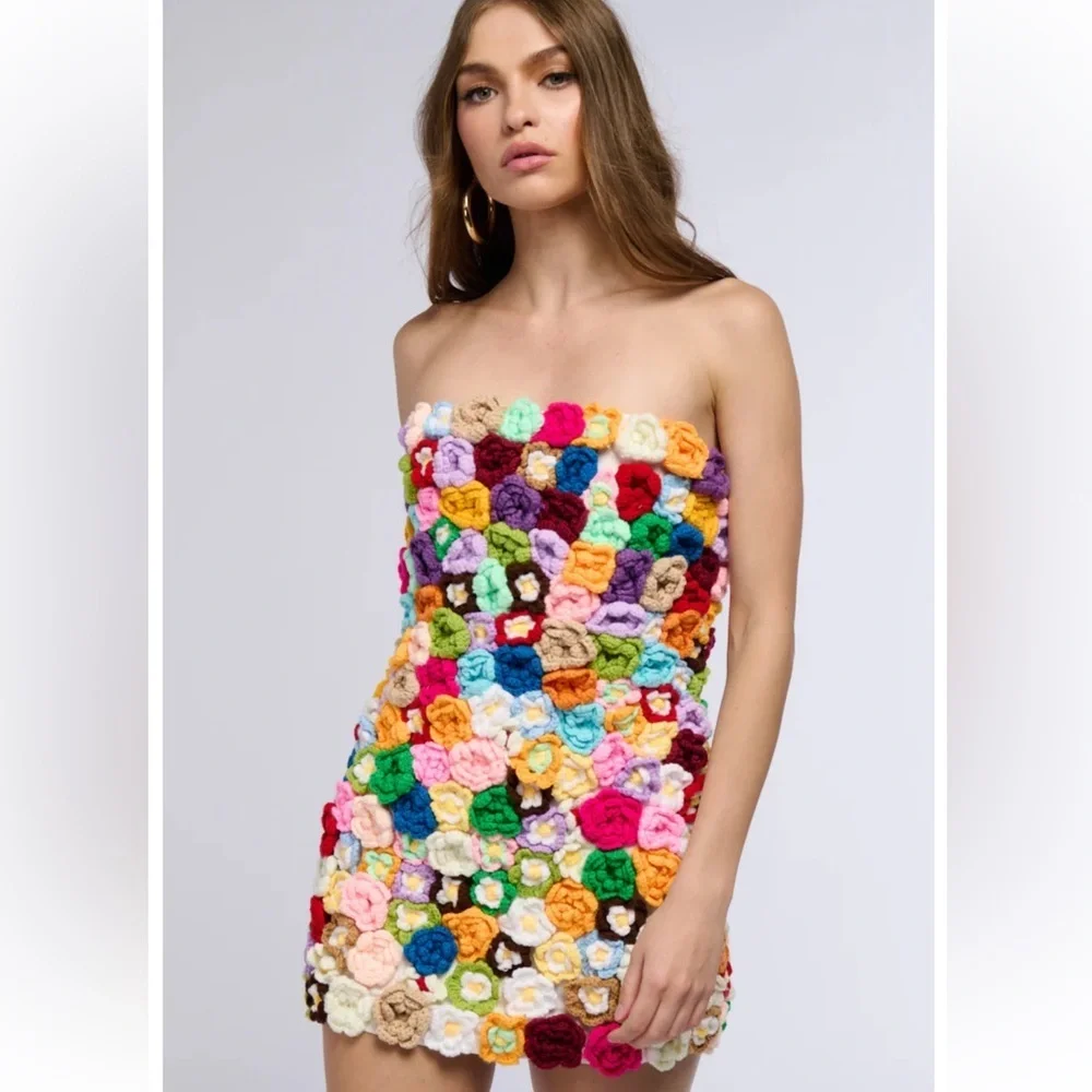 NWT Strapless floral Crochet Dress - Picture 4 of 10